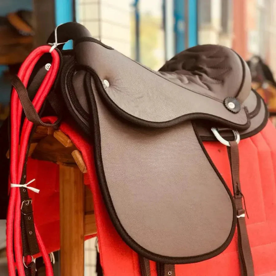 Sela Australiana 17" em Corano Fit com Arreios Completos e Estribo
