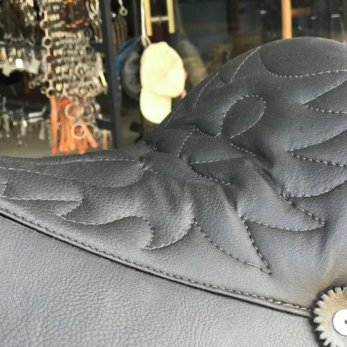 Sela Australiana 17" em Corano Fit com Arreios Completos e Estribo